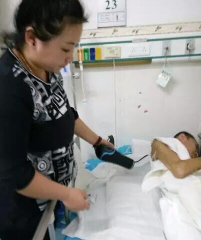 前夫车祸重伤离婚3年妻子不远千里日夜照顾（图）