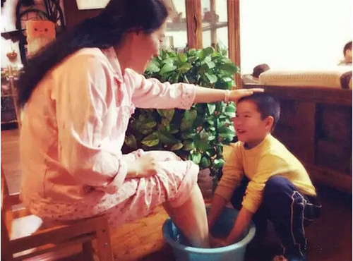 “要求官员为父母洗脚” “要求官员为父母洗脚”