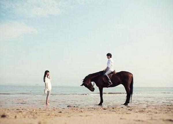 章子怡催婚汪峰杨幂睡着被套婚戒 明星求婚奇招百出(组图)