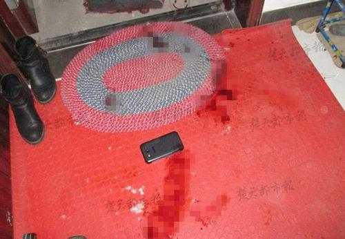 小伙嫌楼上小孩吵闹干扰玩游戏持刀连捅5人