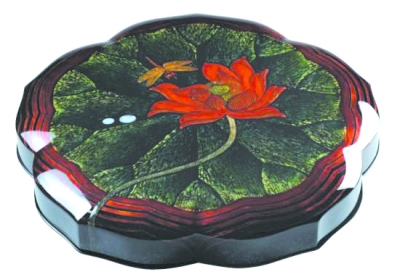 尹利萍作品《旋转式荷花蜻蜓攒盒》 尹利萍作品《旋转式荷花蜻蜓攒盒》