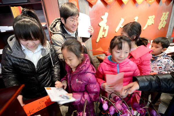 15A猜灯谜，领奖品，孩子们开心兴奋