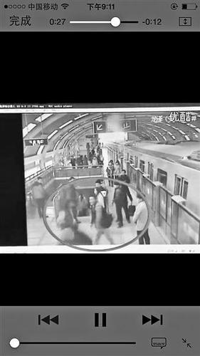 男子逃票被阻止后大怒 打晕地铁女员工(图)