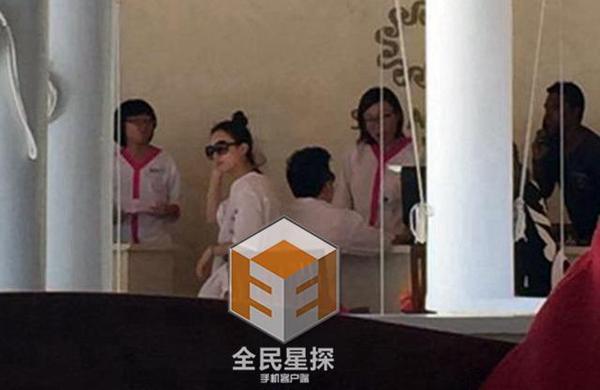 赵丽颖被拍到与电商CEO同游马尔代夫 赵丽颖被拍到与电商CEO同游马尔代夫