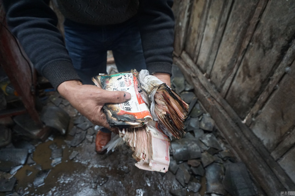 四川一民房火灾