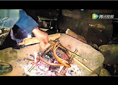 两人烤野黄鳝果腹 两人烤野黄鳝果腹