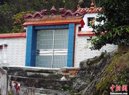 九部门:查处领导干部去世后超标建墓立碑等行为 九部门:查处领导干部去世后超标建墓立碑等行为