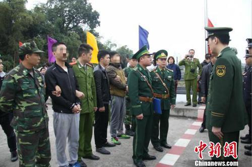 中越警方联合抓捕两名涉黑逃犯 欲巨款贿赂警察