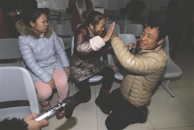 父输光儿救命钱续:赌博是编的 妻称或因不想治