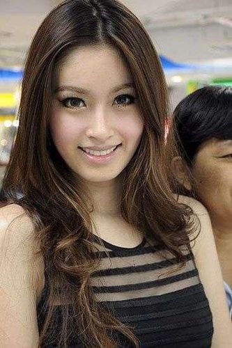 Poy，17岁变性，在泰国享有极高的人气