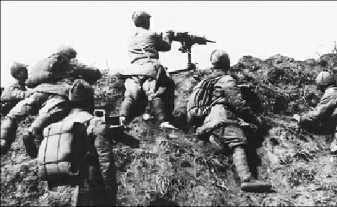 挺进军在平西斋堂附近向日伪发起进攻 挺进军在平西斋堂附近向日伪发起进攻