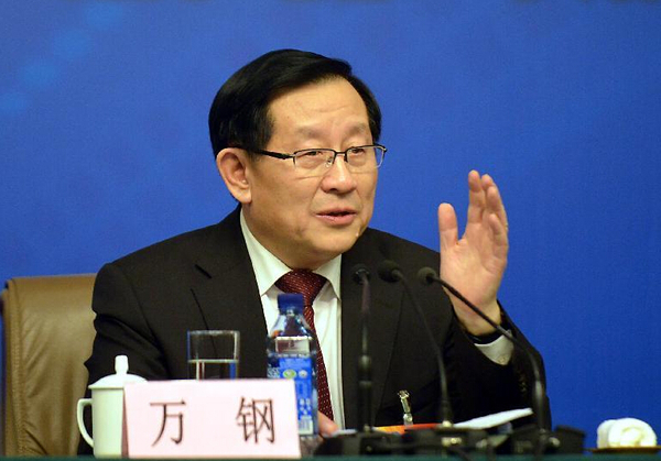 万钢
