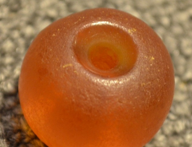 工形状，根据蜜蜡品质、年代的不同，新蜜蜡的市场价格约在400元/g左右。