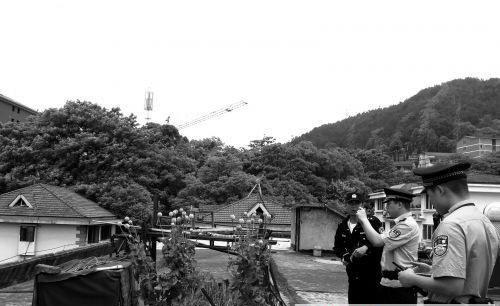 楼顶私种罂粟花