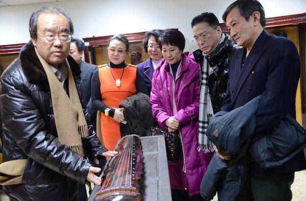 京昆室委员就“戏曲?；ず痛械幕」こ獭敝械奈侍饨涣饕饧?。