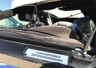 一辆正在售卖中的大切诺基车架号。经查询，该车为天津港爆炸受损车辆。