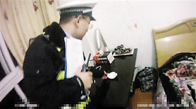 父亲只因嫌儿子字迹难看拿碗砸其头儿子报警