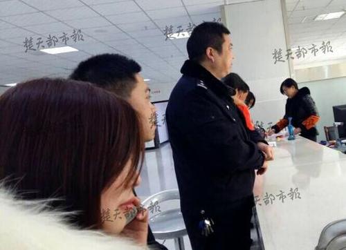 湖南姑娘为爱情 到湖北与服刑男友成婚(图)