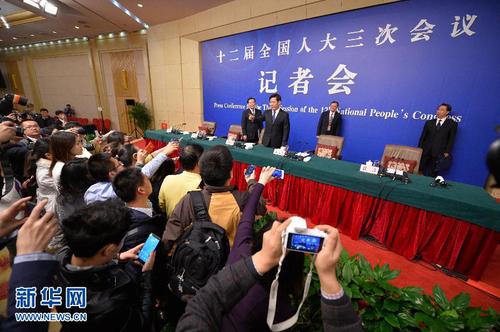 (两会)(6)直面热点 “干货”不断——十二届全国人大三次会议组织十数场记者会回眸