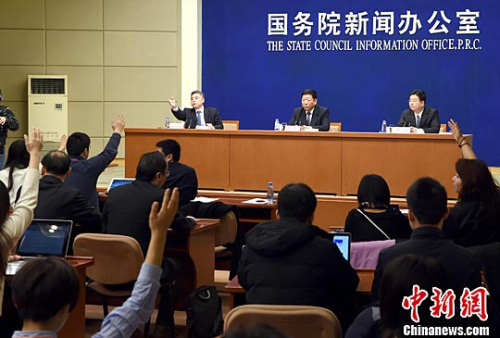 2月29日，国务院新闻办在北京举行新闻发布会，中国人力资源和社会保障部部长尹蔚民介绍就业和社会保障有关情况，并答记者问。<a target='_blank' href='http://www.chinanews.com/'>中新社</a>记者 张勤 摄