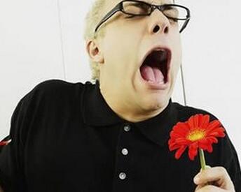 农妇打喷嚏烧伤8头驴 白白损失了4万元 网友：大写加粗的服