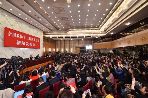 全国政协十二届四次会议举行新闻发布会1