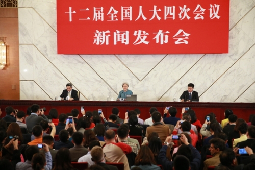 新华社照片，北京，2016年3月4日 
    十二届全国人大四次会议举行新闻发布会 
    3月4日，十二届全国人大四次会议在北京人民大会堂举行新闻发布会。大会发言人傅莹就大会议程和人大工作相关的问题回答中外记者的提问。 
    新华社记者 丁海涛 摄