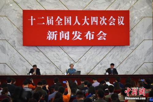 3月4日上午11时，十二届全国人大四次会议在北京人民大会堂举行新闻发布会。大会发言人傅莹将就会议议程和人大工作回答记者提问，并回应社会关注的热点问题。 中新社记者 金硕 摄