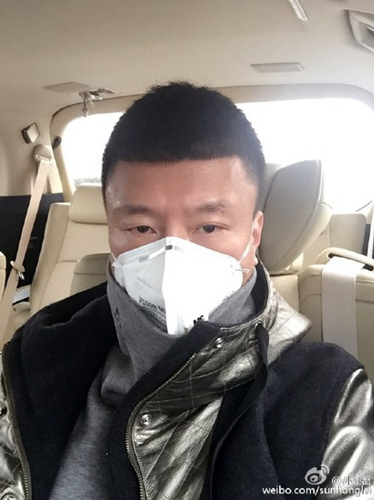 孙红雷戴口罩?？嵬眩夯故悄敲此Вㄍ迹? style=