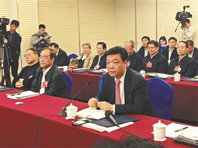 在小组讨论上,吉林回顾了自己的履职感受 在小组讨论上,吉林回顾了自己的履职感受