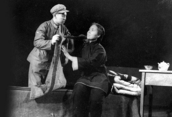 话剧《雷锋》剧照 话剧《雷锋》剧照