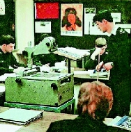 某外国机构工作间悬挂着雷锋画像 某外国机构工作间悬挂着雷锋画像