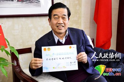 全国政协常委、中国书法家协会主席苏士澍写下：写好中国字，做好中国人。 李永鹏 摄