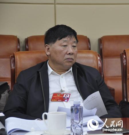 叶小文在会议上。记者 李婧 摄