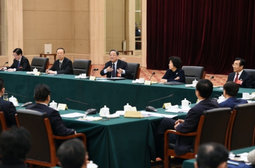 俞正声参加特邀界委员联组会讨论 俞正声参加特邀界委员联组会讨论