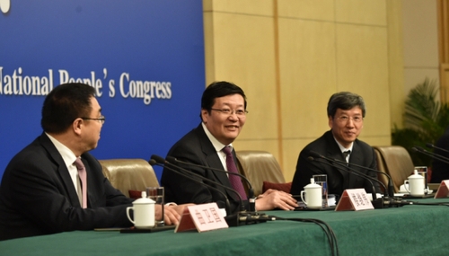 财政部部长楼继伟等就“财政工作和财税改革”答记者问