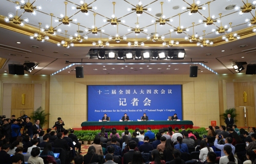 财政部部长楼继伟等就“财政工作和财税改革”答记者问2