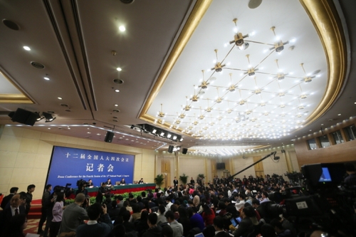 财政部部长楼继伟等就“财政工作和财税改革”答记者问4