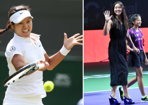 新华社照片，北京，2016年3月7日
    （体育·专题）（13）女汉子和女神：只是一件礼服的距离
    她们是女汉子，在赛场上纵横驰骋；她们也是女神，在舞台上妩媚摇曳。对于她们来说，女汉子和女神之间也许只是一件礼服的距离。2016年三·八妇女节来临之际，我们用一组图片展示赛场上那些女汉子变女神的各自风采。
    左图：2014年6月27日，中国选手李娜在温布尔登网球公开赛女子单打第三轮比赛中。
    右图：2014年10月20日，李娜（左）出席在新加坡举行的WTA年终总决赛开幕式。
    新华社发
    