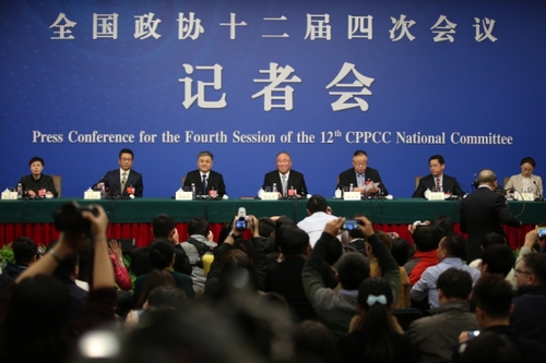 政协委员谈绿色发展保护生态环境1