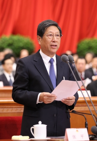 新华社照片，北京，2016年3月9日 
    十二届全国人大四次会议举行第二次全体会议 
    3月9日，十二届全国人大四次会议在北京人民大会堂举行第二次全体会议。张平主持会议。
    新华社记者 鞠鹏 摄