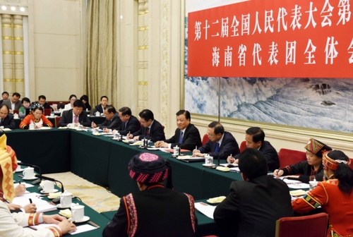 3月9日，中共中央政治局常委、中央书记处书记刘云山参加十二届全国人大四次会议海南代表团的审议。新华社记者饶爱民摄