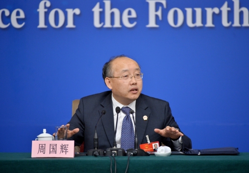 新华社照片，北京，2016年3月10日
    科技部长万钢等就“科技创新发展”答记者问
    3月10日，十二届全国人大四次会议新闻中心举行记者会，邀请科技部部长万钢、中国科技大学常务副校长潘建伟、浙江省科技厅厅长周国辉就“科技创新发展”的相关问题回答中外记者的提问。这是周国辉在回答记者提问。
    新华社记者李鑫摄