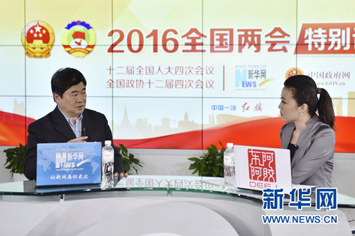 图为全国政协委员、故宫博物院院长单霁翔做客2016新华网两会访谈直播间。新华网 郭小天 摄