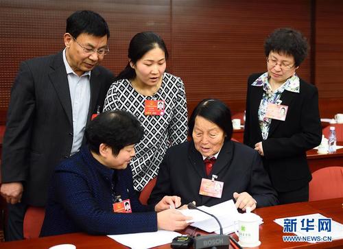 (两会人物·图文互动)(2)申纪兰:人大代表就是要为人民说话