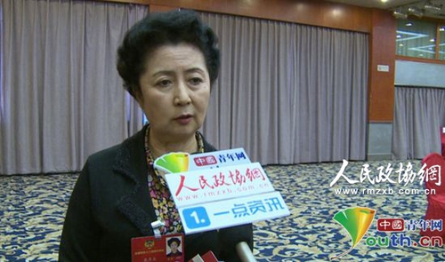 全国政协委员戴秀英接受记者采访。记者晋凯摄
