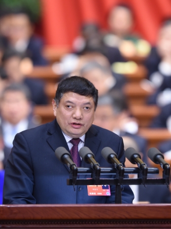 新华社照片，北京，2016年3月12日  
    全国政协十二届四次会议第四次全体会议大会发言
    3月12日，全国政协十二届四次会议在北京人民大会堂举行第四次全体会议。这是何宗文委员作《做有温度的政协委员》的发言。
    新华社记者张领摄