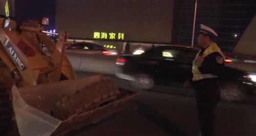 以为晚上交警都下班