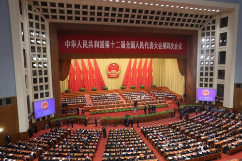 新华社照片，北京，2016年3月16日 
    十二届全国人大四次会议在北京闭幕 
    3月16日，第十二届全国人民代表大会第四次会议在北京人民大会堂举行闭幕会。
    新华社记者张铖摄