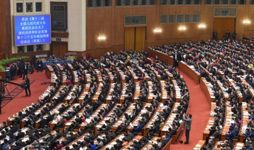 新华社照片，北京，2016年3月16日 
    十二届全国人大四次会议在北京闭幕 
    3月16日，第十二届全国人民代表大会第四次会议在北京人民大会堂举行闭幕会。    
    新华社记者 杨宗友 摄


